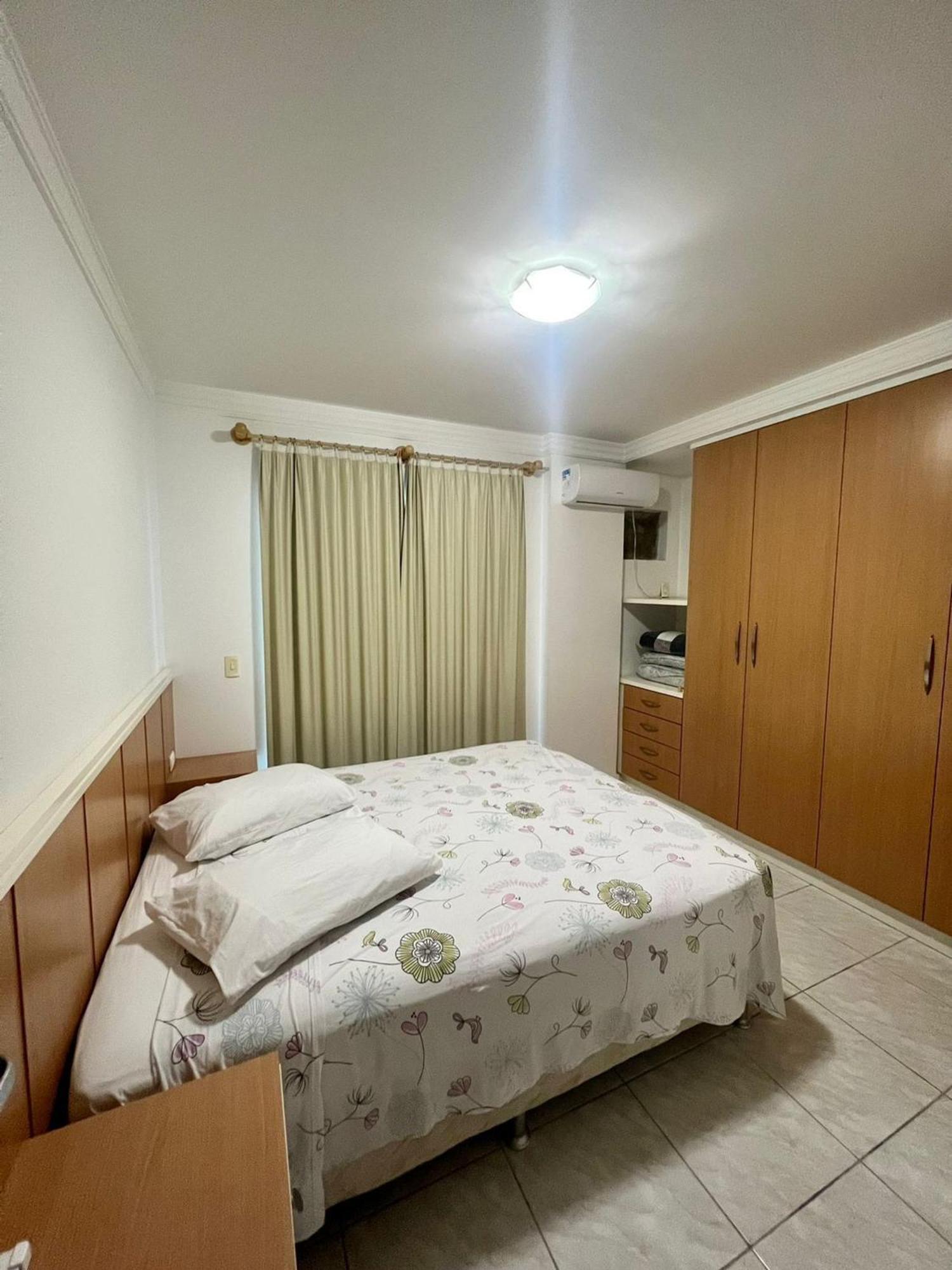 Apto Almeida E Moraes Pe Na Areia Bc 2 Vagas De Garagem * Balneário Camboriú